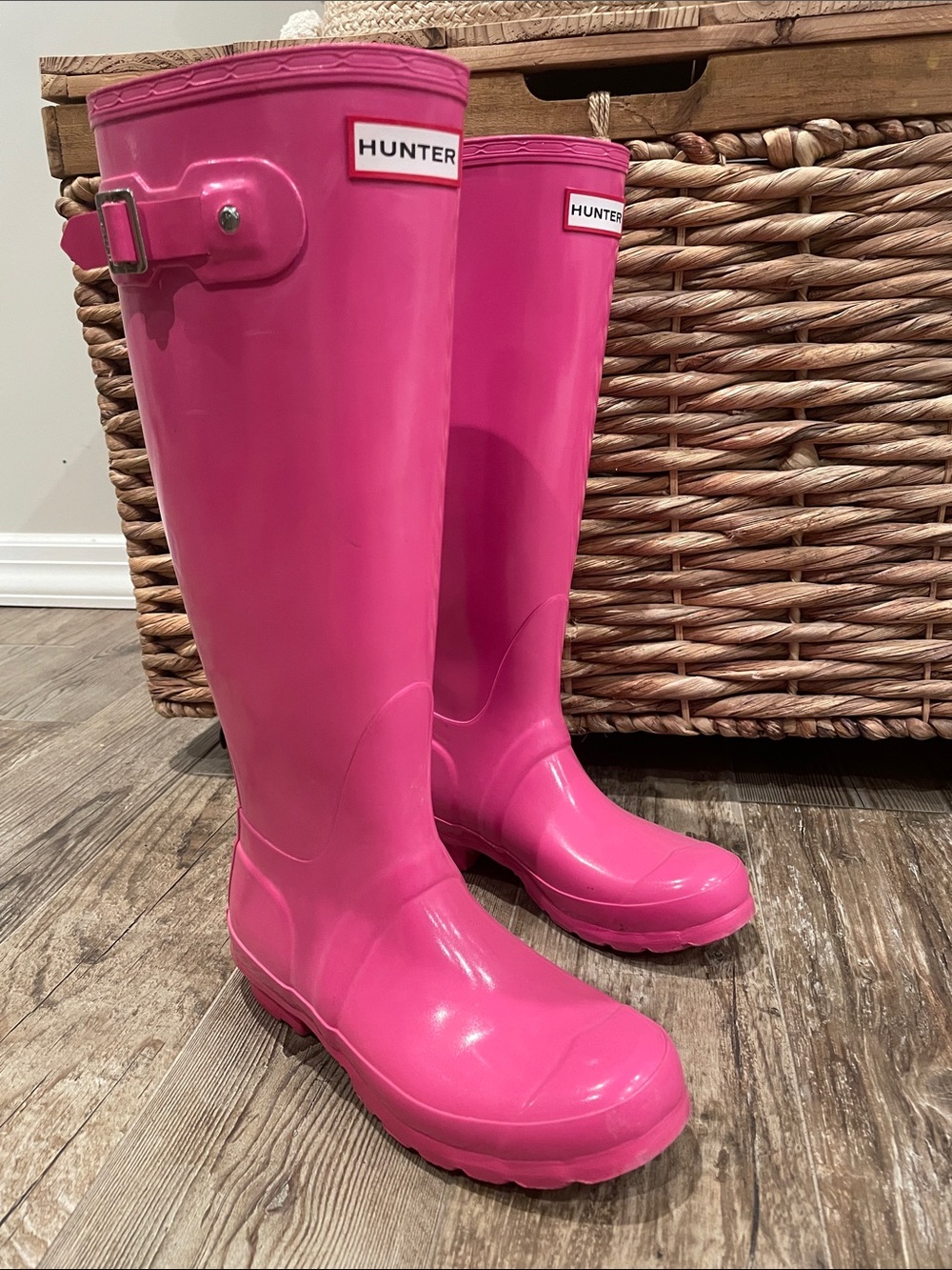 Hunter Women's Tall Rain Boots in Hot Pink size 5